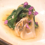 温石 - ハマグリです。モロヘイヤの粘り気、黄身酢の爽快な酸味、トロミを付けたハマグリの出汁が三位一体。しょっぱなからKOでした。