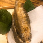 温石 - 藁科川の天然鮎を一時間ほど天日干し。無駄な水分が抜け、炙るとまさにアユチップ。これはヤバイ。何枚でもいただけちゃいます。