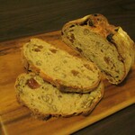 KKVEL - 無花果胡桃カンパーニュ