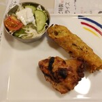 Maido Korukata Resutoran - ビールセットのチキンティッカ・シーカバブ・サラダ