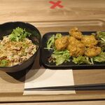 シンガポール フード ガーデン - 注文した「ミンチポークヌードル（ドライ）」、「ハニーマスタードチキン」は、10分ほどで完成！