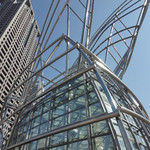 中之島ミューズ - この建物には、みみがついてるんですよ。左のビルは、関西電力さん。