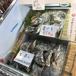 宮魚魚水産 - 岩牡蠣