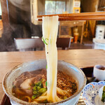 本格手打ち 一心うどん 泉本屋 - 手打ちの平打ち麺