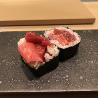 鮨 なんば 日比谷 - マグロの太巻き鮨