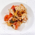 麺や すずらん亭 - サラダ
                                
                                海老 トマト 玉ねぎ ホタテのひもの燻製 いぶりがっこ
                                
                                ソース ハラペーニョミキサー掛け オルガノ バルサミコ