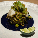 眞善美 - 鮑の肝ソースで和えた中華麺に蒸し鮑にささげ豆、ネギを豆板醤風味で