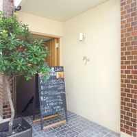 Az/ビーフン東 大阪店 - 入口。　観葉植物？