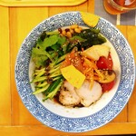 らーめん森や。 - 森やの冷やし中華・やまつ辻田さんの実主柚子の果汁をプラス‼️