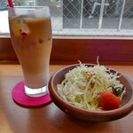 kissamaiami - アイスカフェオレ、サラダ