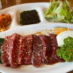 明月館 - Aランチ(カルビ・ロース) 1364円。