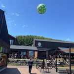 とみたメロンハウス - 【2021年07月】あのメロンのバルーンがファーム散策中には目印になるんです。