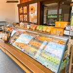 とみたメロンハウス - 【2021年07月】メロンパンの販売コーナー。