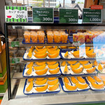 とみたメロンハウス - 【2021年07月】カットメロンの売場。