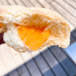 とみたメロンハウス - 【2021年07月】赤肉メロンパンの断面。