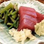 ざぶとん - 居酒屋と云えばマグロですｂね！！！400円(^^♪