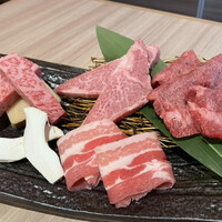 近江うし 焼肉 にくTATSU 青山本店 - 