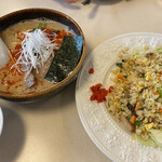 Tenten - 坦々麺とレタス入りチャーハン