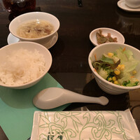 廣東料理 民生 ヒルトンプラザウエスト店 - スーパーランチ（メイン2品）麻婆豆腐と海老チリ
                    ご飯、お粥、スープお代わり可、搾菜、サラダ、デザート付き　1320円