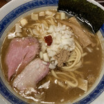 麺処 はら田 - 濃厚豚骨魚介ラーメン¥850
            中太の丸麺とバラとモモレアのチャーシューが美味い