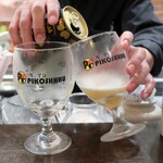 トリワイン ＰＩＫＯＳＨＨＨＵ - ビアリー注ぎ開始