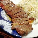 ざぶとん - 名物200円メニューの牛ロース焼き！！！