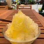 bar soundmarket - 自家製レモンシロップのかき氷黄色はサフランで着色
