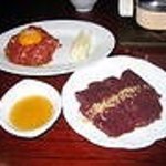 三福 - ユッケ　レバ刺し