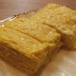 ら すとらあだ - 「出汁巻き玉子」：玉子の旨みとコクを引き立てる優しい出汁遣いがいい♪