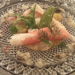 横浜うかい亭 - ズワイガニ　　皿もきれい　美術品！