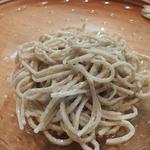 ら すとらあだ - 「栃木・益子産　粗挽きそば」：粗挽きとは言え、繊細！蕎麦の香りと甘味を
      艶っぽく響かせて♪
      