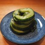 ら すとらあだ - 「瓜の浅漬け」：薄塩と青紫蘇の香りだけで瓜を漬けあげています！
