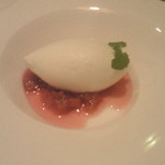 横浜うかい亭 - デザート　シャーベット（本日はヨーグルト味）