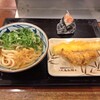 丸亀製麺 - かけうどんとイカ天とかしわ天と鮭むすび