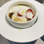 アンファロ - 明石鱧の薪焼き、玉葱のフラン、玉葱と鶏スープ餡掛け　ドライトマト添え