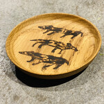 アンファロ - かわいい小皿
      みんなそれぞれの柄
      これはイヌ？