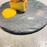 アンファロ - 濃厚、ねっとりクリーミーなチーズケーキに
      塩の組み合わせが最高でした
      