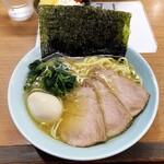 横濱ラーメン あさが家 - ラーメン770円味濃いめ油多め。海苔増し150円。
