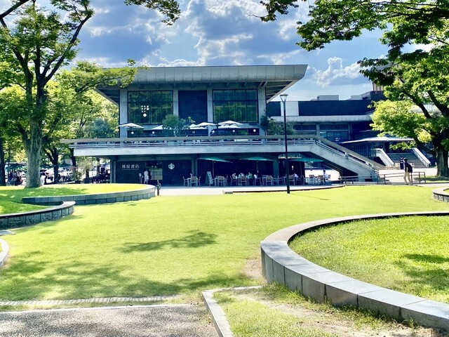 スターバックスコーヒー 京都岡崎 蔦屋書店 Starbucks Coffee 東山 カフェ 食べログ