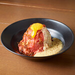 Soft and moist roast beef bowl -raclette cheese sauce- (single)