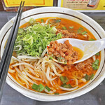 麺屋よしひで - ピリ辛の肉味噌