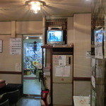 喫茶チャンプ - ｲﾆｼｴ系基本のﾌﾞﾗｳﾝ管型ﾃﾚﾋﾞと縦型ｴｱｺﾝ