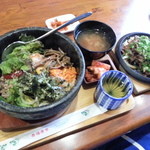 にんじんの家 - 石焼きビビンバ1100円　　プルコギ800円