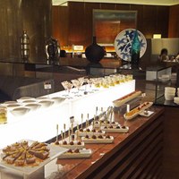 ロビーラウンジ 「マーブルラウンジ」 ヒルトン東京 - 右にチョコレート・ファウンテンあり