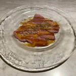 Cerdi - 【冷菜】牛舌のイタリアンユッケ 卵黄のソース