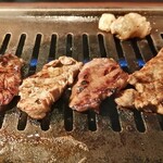 焼肉 カルビランド - ダブル焼肉セットを「焼く」