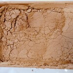 和菓子工房まっちん - 大量のきな粉に埋まってる