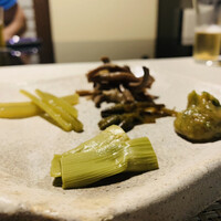 平野屋 - 2. 【先付け】
                    山菜盛り（蕨+湯葉、フキ、ツクシ、イタドリ、蕗味噌）
