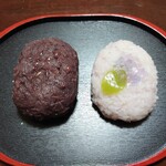 Kakiyasu Koufukudou - おはぎ120円、赤紫あじさいおはぎ186円✨餡子のおはぎは水分多めのしっとりタイプ。あじさいを模したキラキラゼリーが光るおはぎの中身はさくらんぼ餡！洋風おはぎでした♫