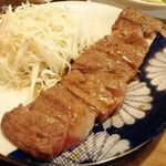 ざぶとん - 名物☆200円メニューの牛ロース焼き！！！